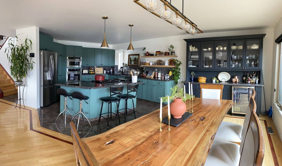 Kitchen Cabinet Transformation in Winnipeg, Manitoba Thumbnail